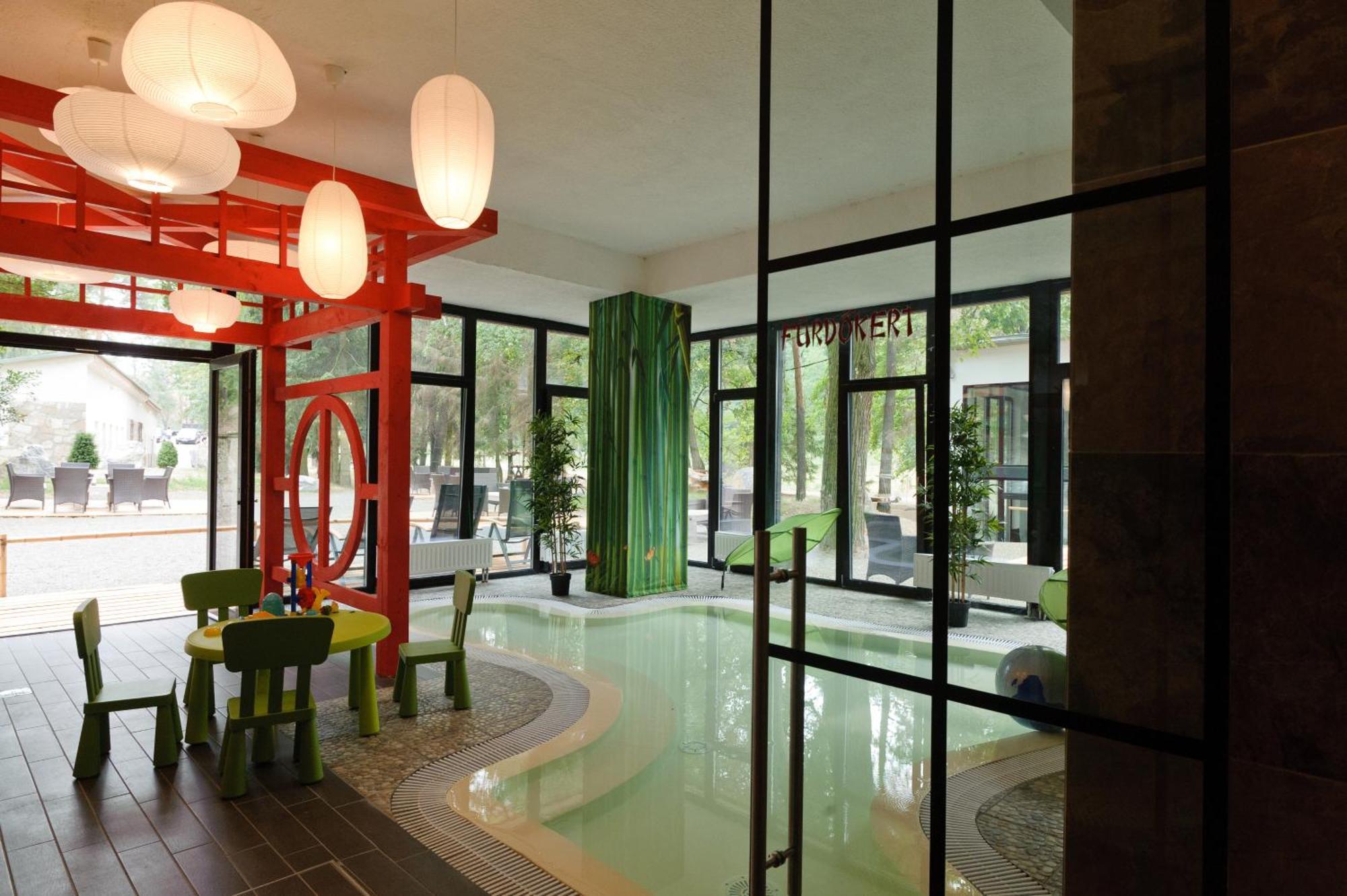 Oxigen Family Hotel Noszvaj Buitenkant foto